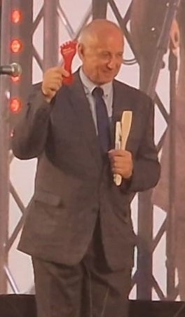 Foto Janusz Marszalek mit dem roten Schuhlöffel